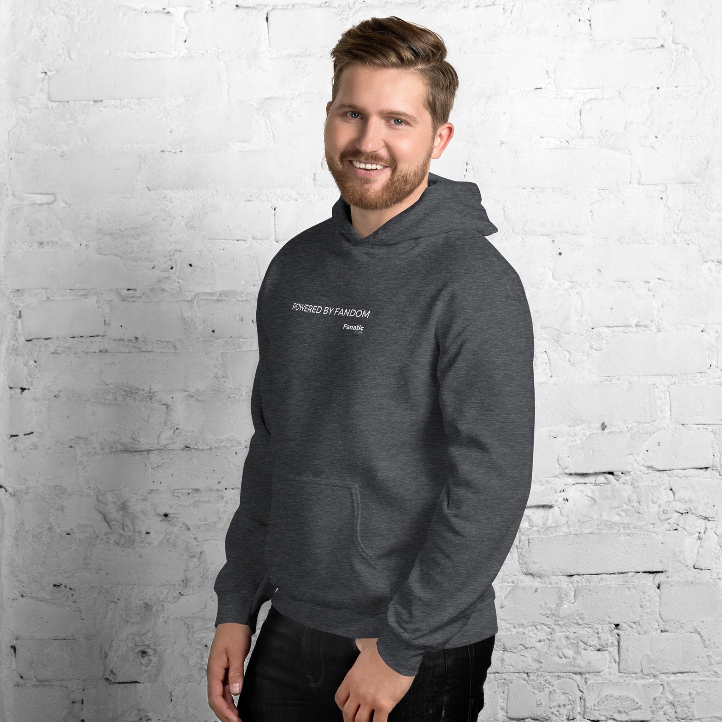 „Powered by Fandom“ Unisex Kapuzenpullover